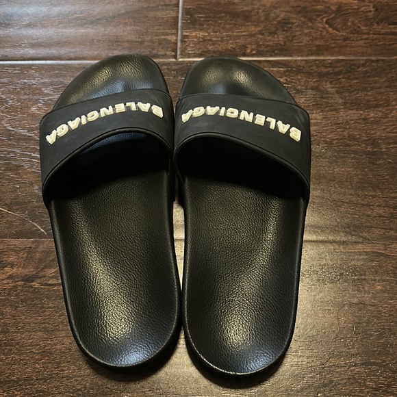 Balenciaga pool slides size 7 - Picture 3 of 5